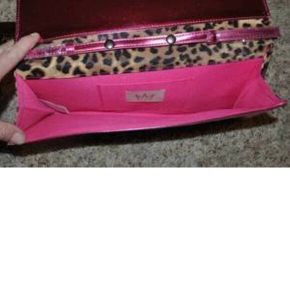 Leopard Clutch Handbag Purse Nicki Minaj Animal Print Foldover Fx Leather Strap - Picture 3 of 6